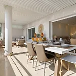 Stunning 2-bedroom With Panoramic Views Διαμέρισμα