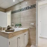 Stunning 2-bedroom With Panoramic Views Διαμέρισμα