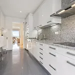 Stunning 2-bedroom With Panoramic Views Διαμέρισμα