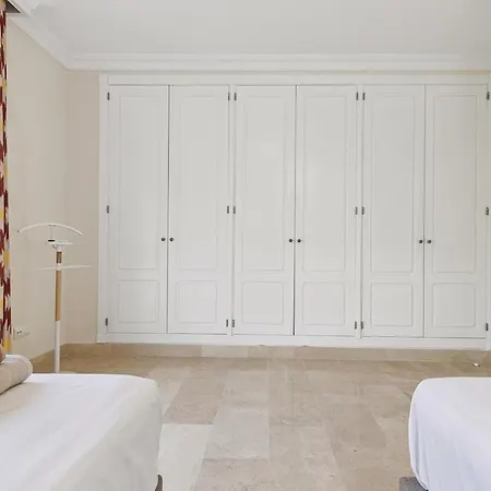 Appartamento Stunning 2-bedroom With Panoramic Views *