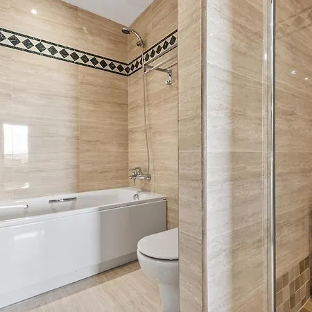 Stunning 2-bedroom With Panoramic Views Appartamento Marbella
